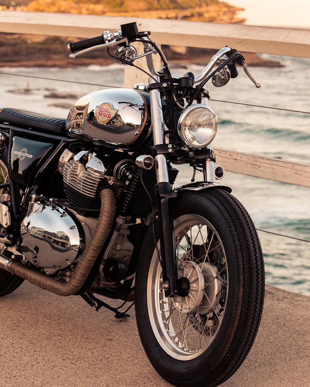 Moto Landing – Deus Ex Machina USA