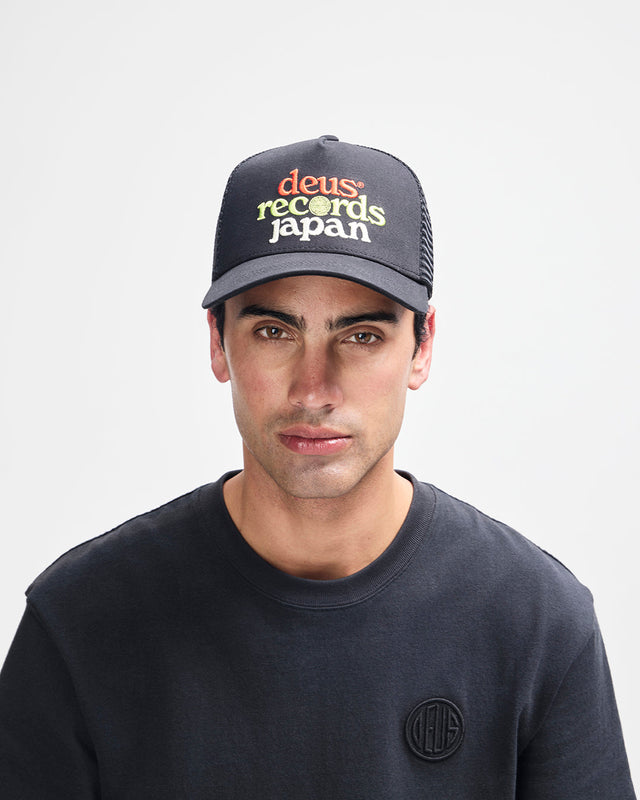 D261MHA198-StrataTrucker-Black