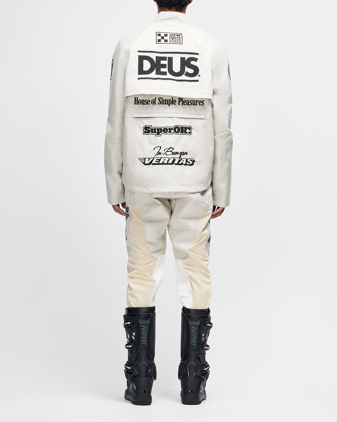 Moto Landing – Deus Ex Machina USA