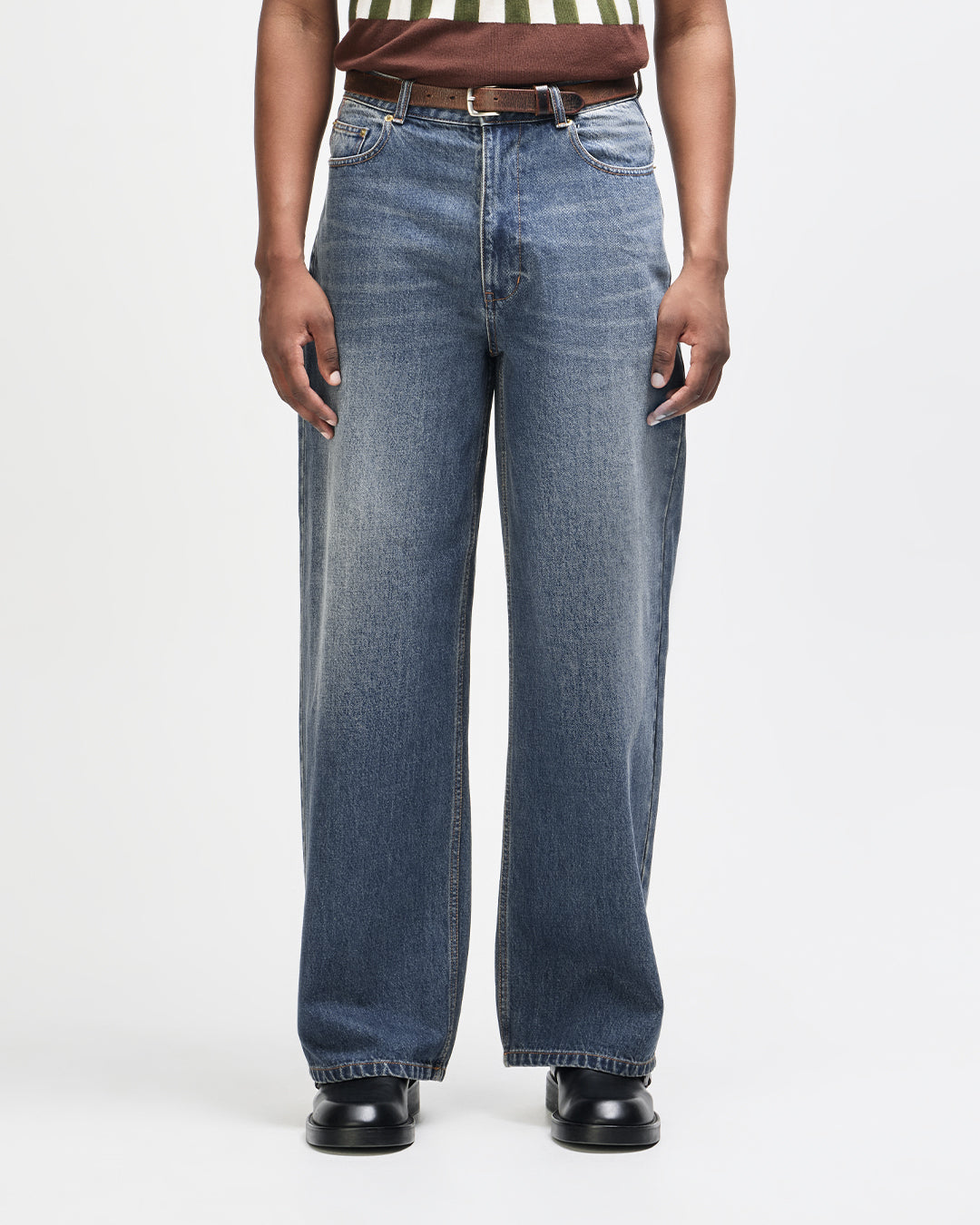 Drift Line Wide Jean - Mid Indigo, view 2|Model