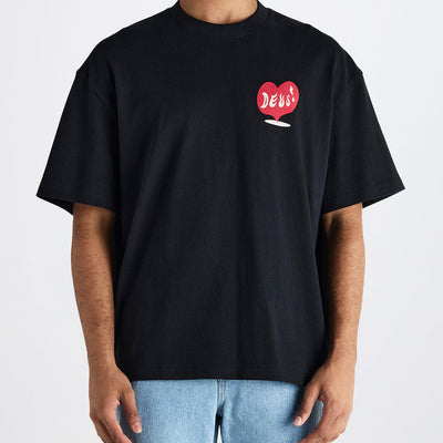 deep-cut-tee-black|Model