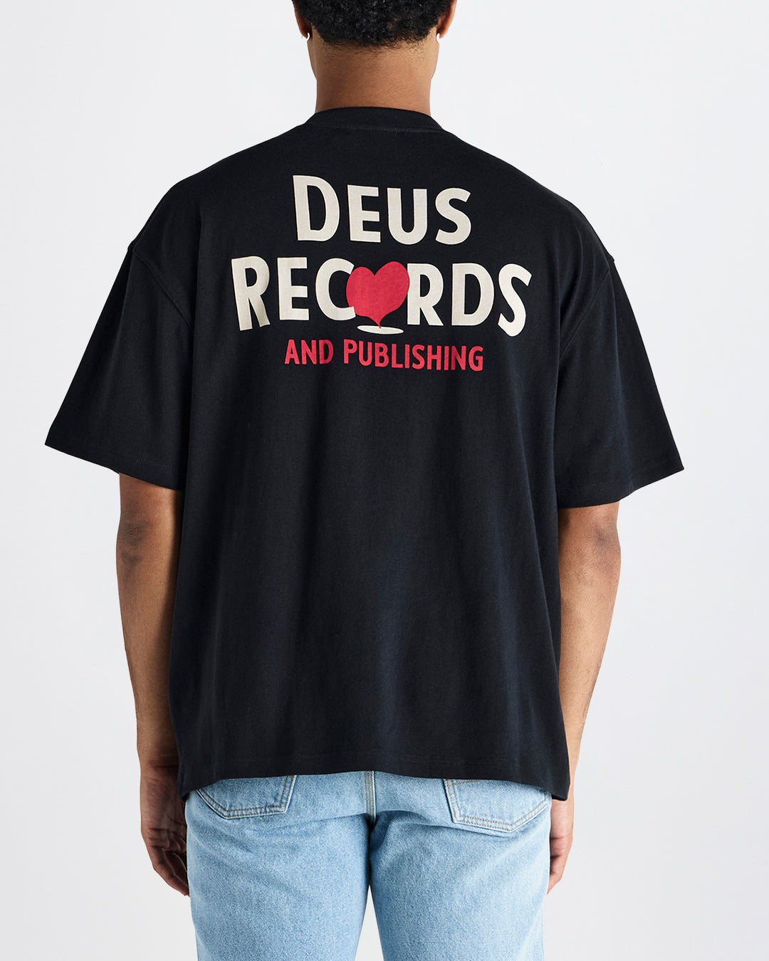 deep-cut-tee-black|Model