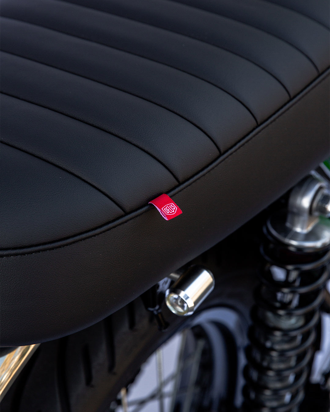 The Bondi Sentinel W800 – Deus Ex Machina USA